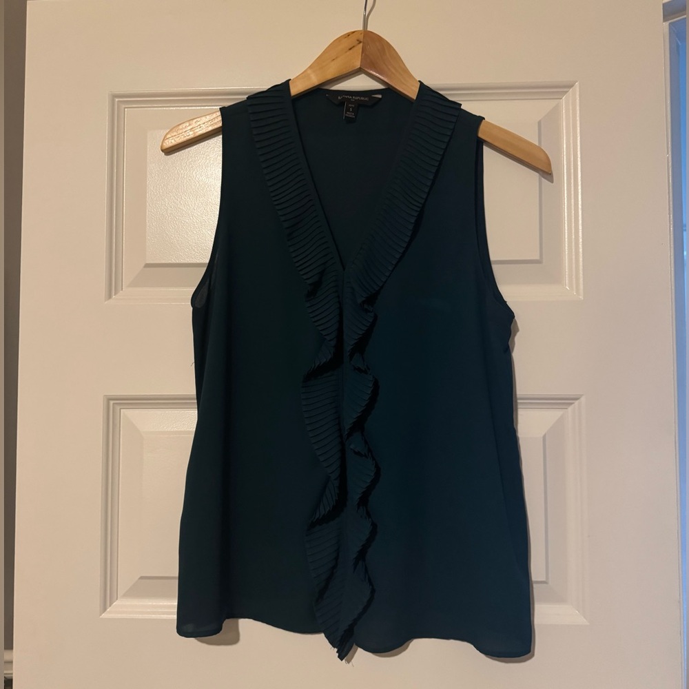 Banana Republic Elegant Sleeveless Ruffle Top - Black
